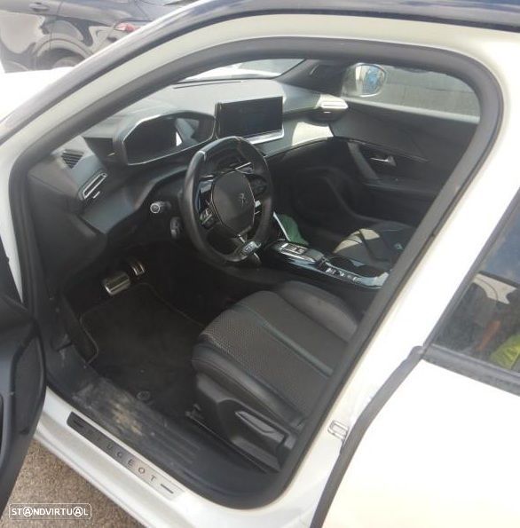 Peugeot e-2008 50 kWh GT - 4