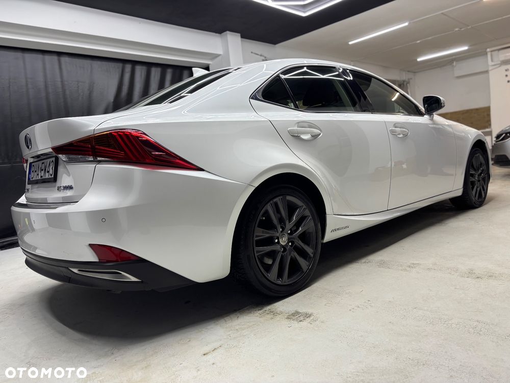 Lexus IS - 13