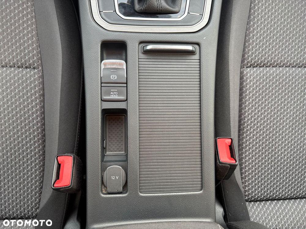 Volkswagen Passat - 17