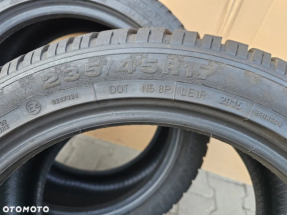 (O11) 235/45R17 94H 5,5mm 15r / Dunlop SP Winter Sport 4D - 9