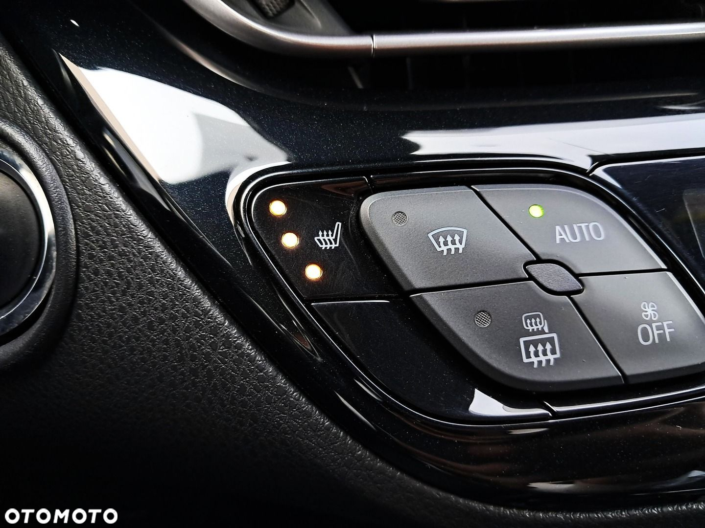 Toyota C-HR 1.2 T Dynamic - 25