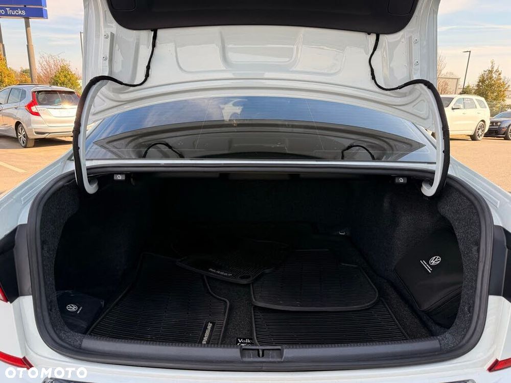 Volkswagen Passat 2.0 TSI Business DSG - 23