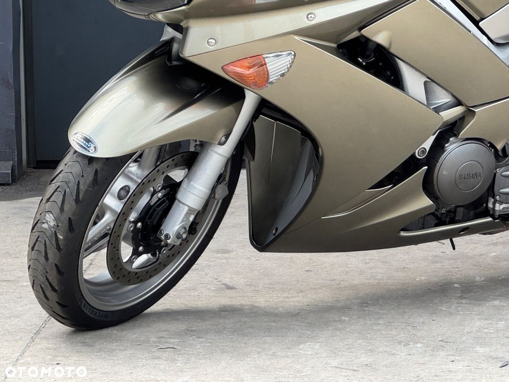 Yamaha FJR - 21