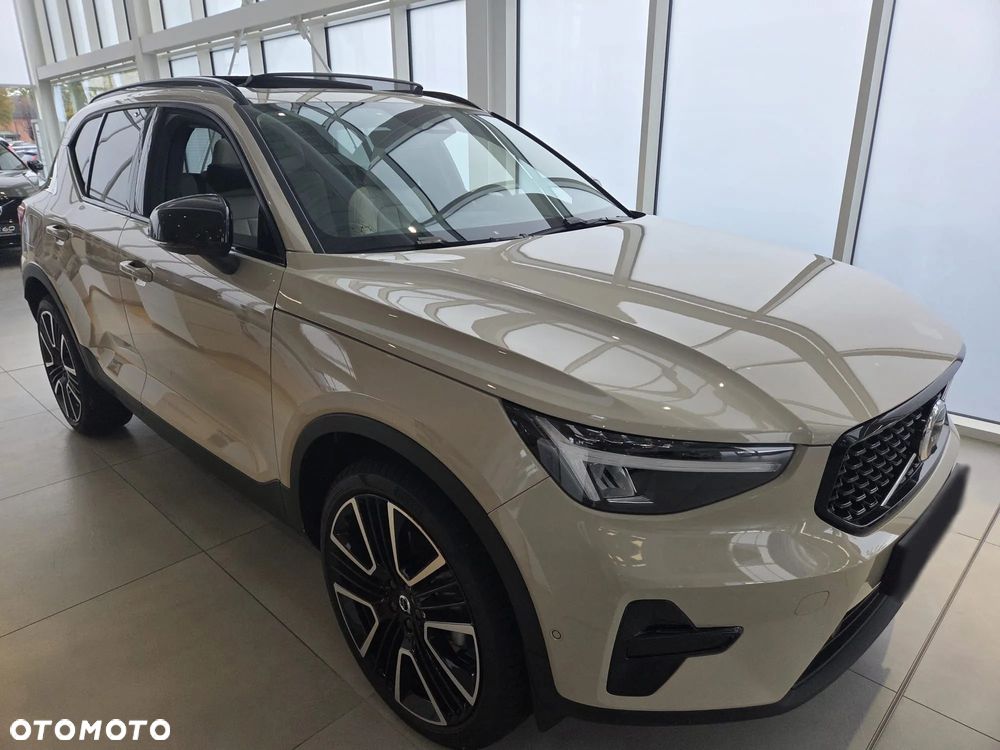 Volvo XC 40 B4 Plus Black Edition - 13
