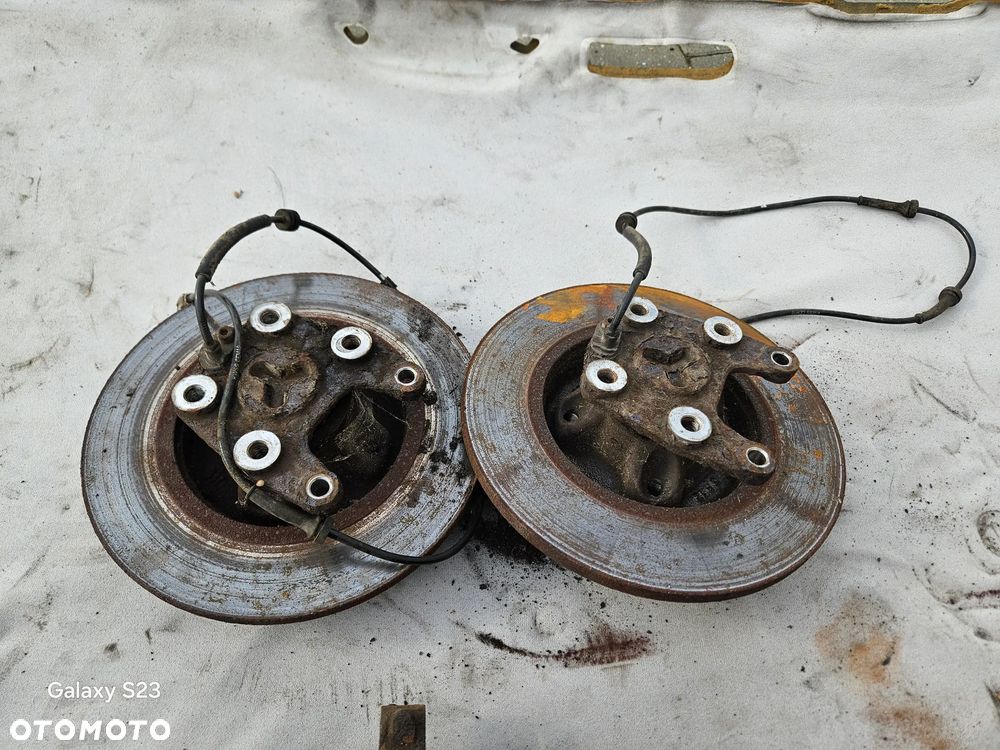 Zwrotnica piasta tył tylna lewa prawa czujnik ABS Peugeot 5008 I 2010r - 2