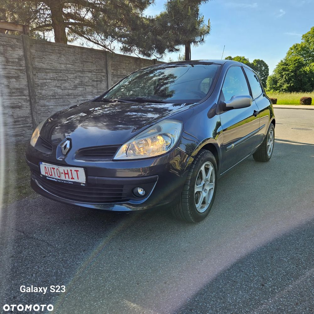 Renault Clio 1.6 Confort Privilege - 1