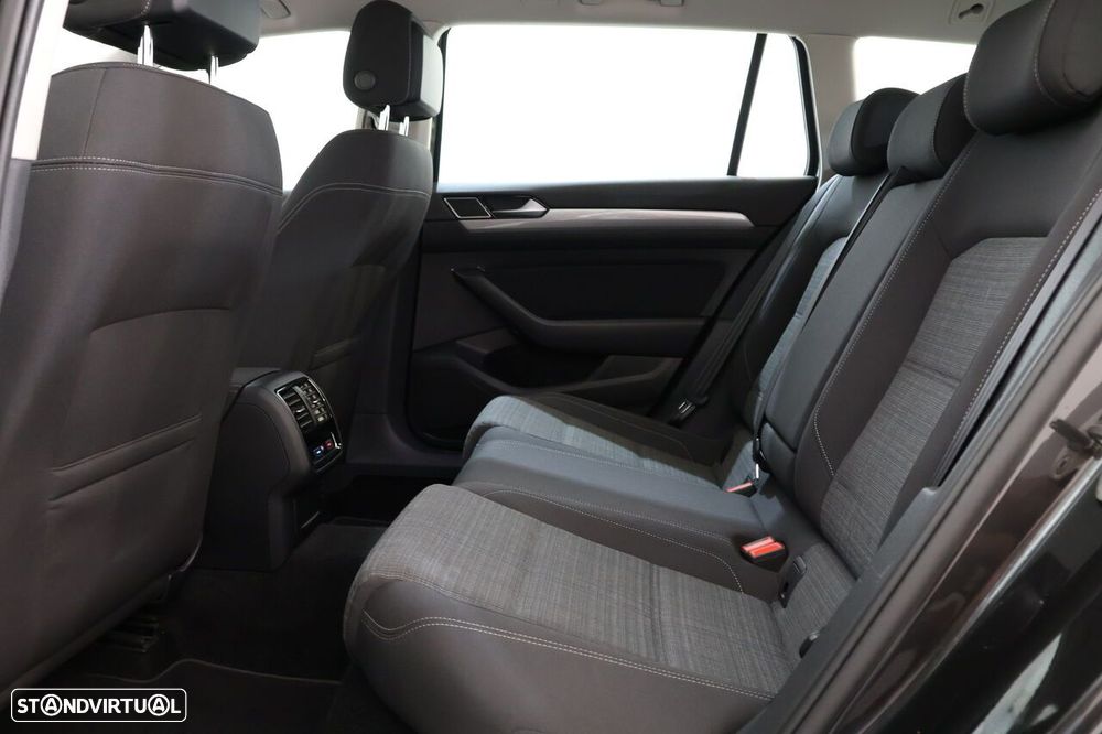 VW Passat Variant 2.0 TDi Business DSG - 10