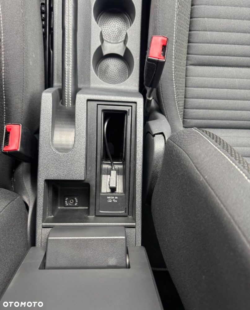 Volkswagen Touran - 23