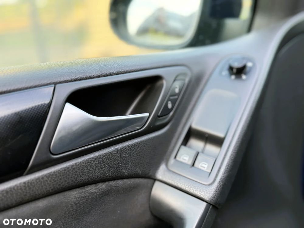 Volkswagen Golf - 23