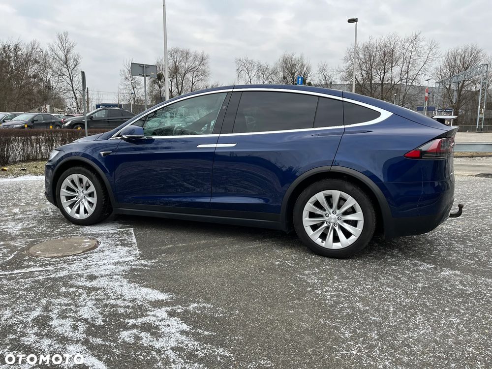 Tesla Model X 75 D - 7