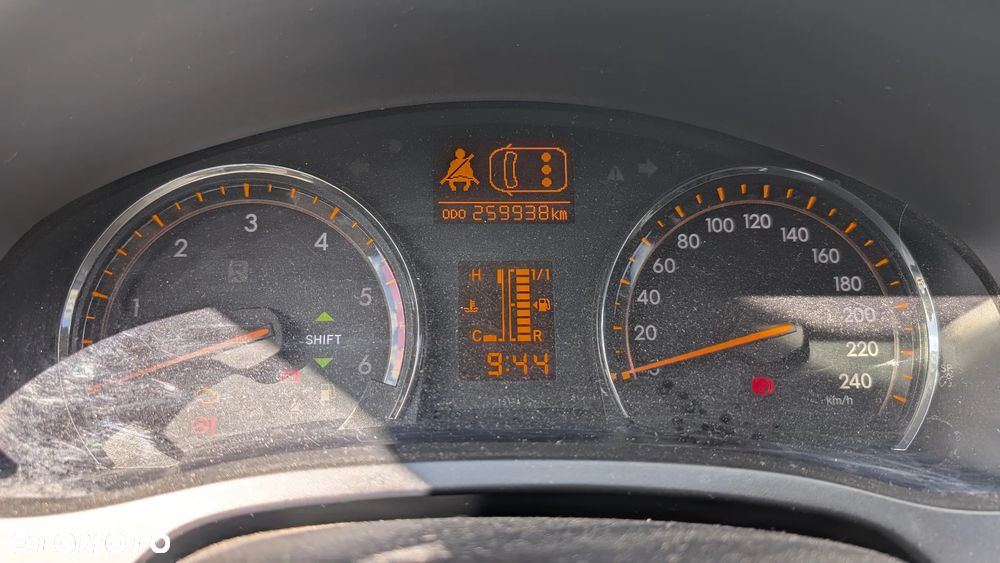 Toyota Avensis - 13