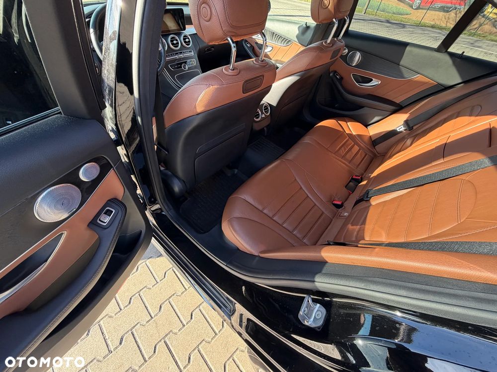 Mercedes-Benz Klasa C 220 d 4Matic 9G-TRONIC AMG Line - 25