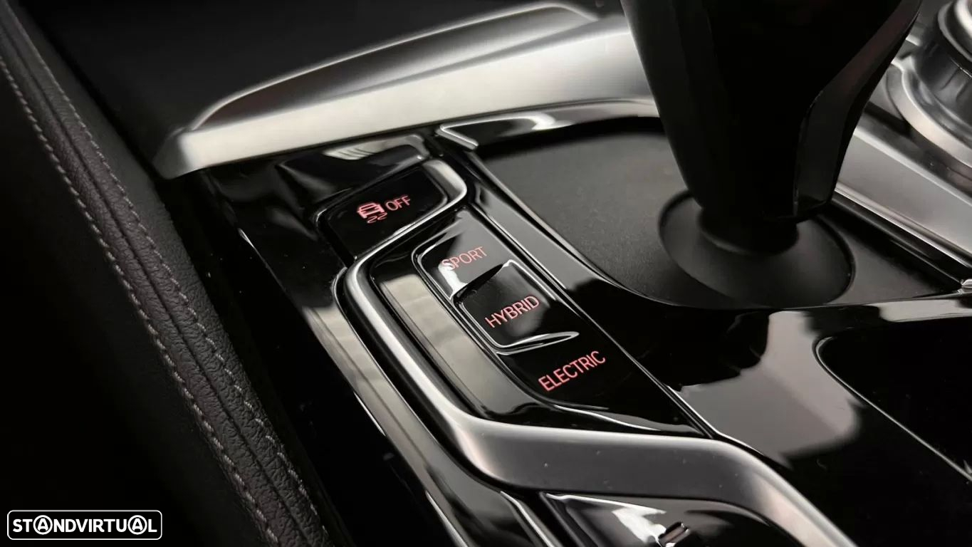 BMW 530 e Pack Desportivo M - 27