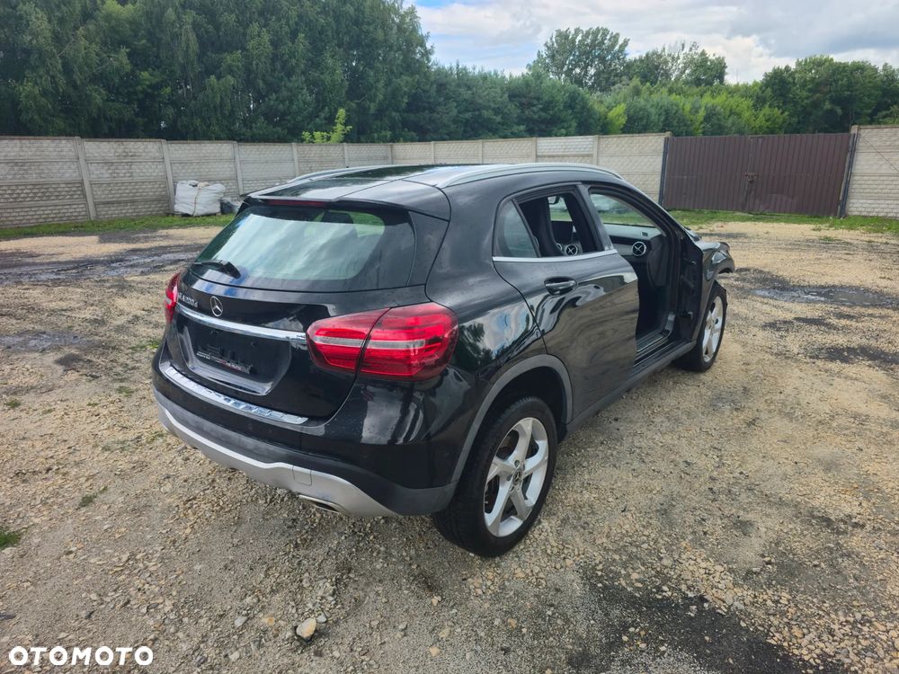 Mercedes-Benz GLA 200 d 7G-DCT - 3
