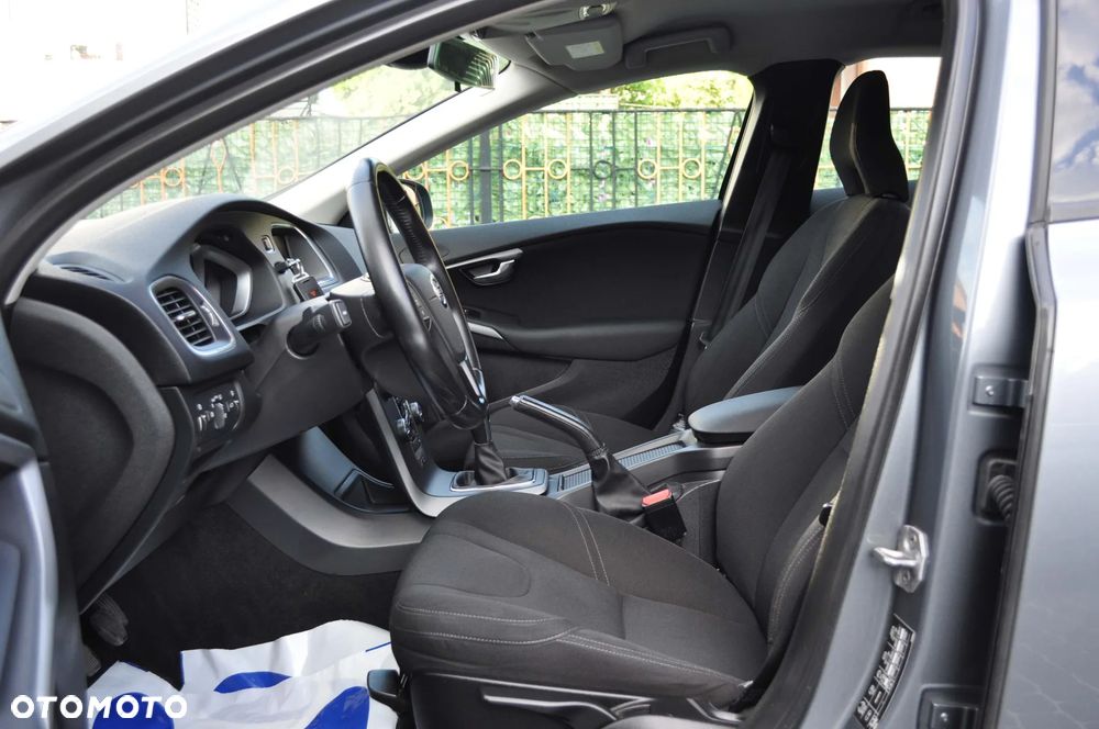 Volvo V40 D2 Momentum - 12