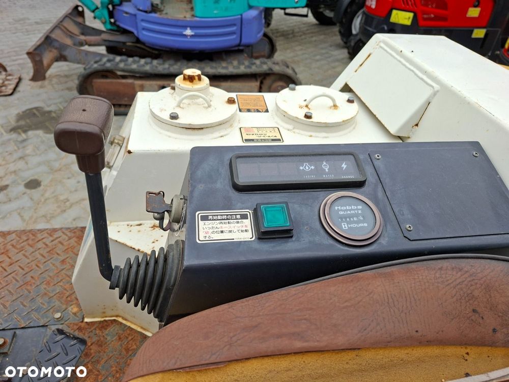 Yanmar B-22 - 12