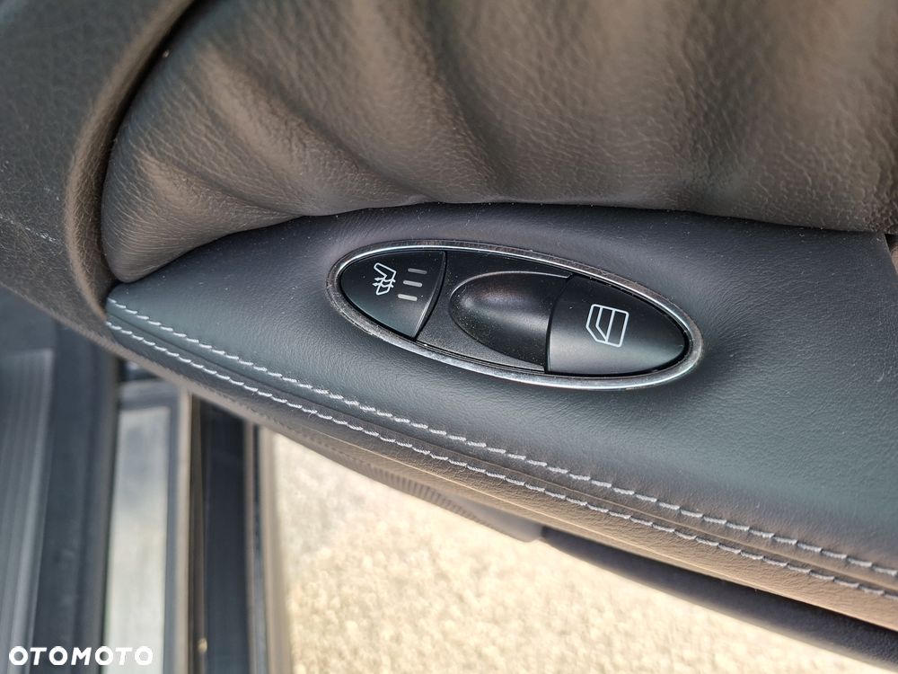 Mercedes-Benz Klasa E 55 AMG Automatik - 33