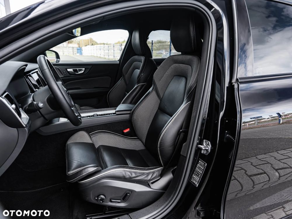 Volvo S60 B4 B DKG Plus Dark - 22