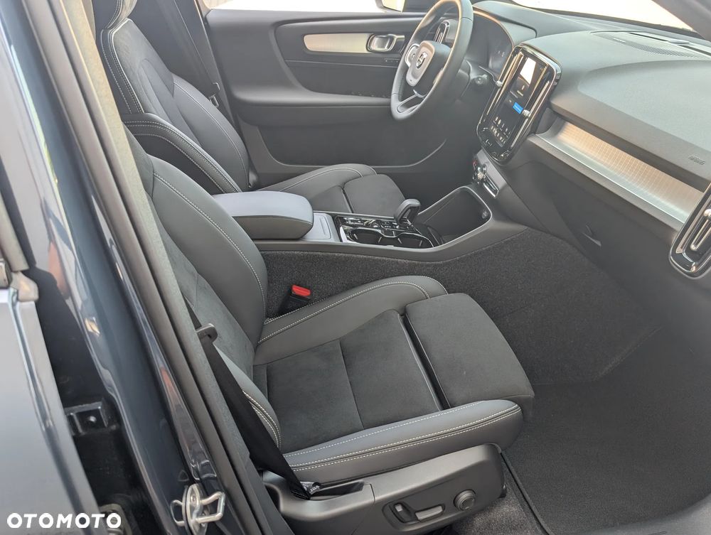 Volvo XC 40 B4 AWD Ultimate Dark - 21
