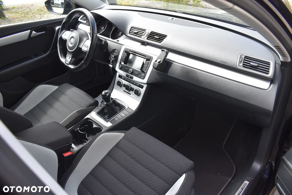 Volkswagen Passat 2.0 TDI DPF R-Line Edition - 34
