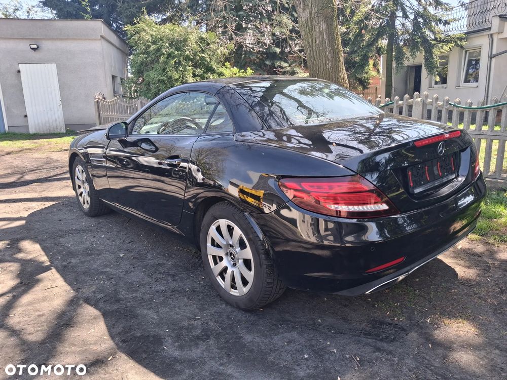 Mercedes-Benz SLC 180 - 4