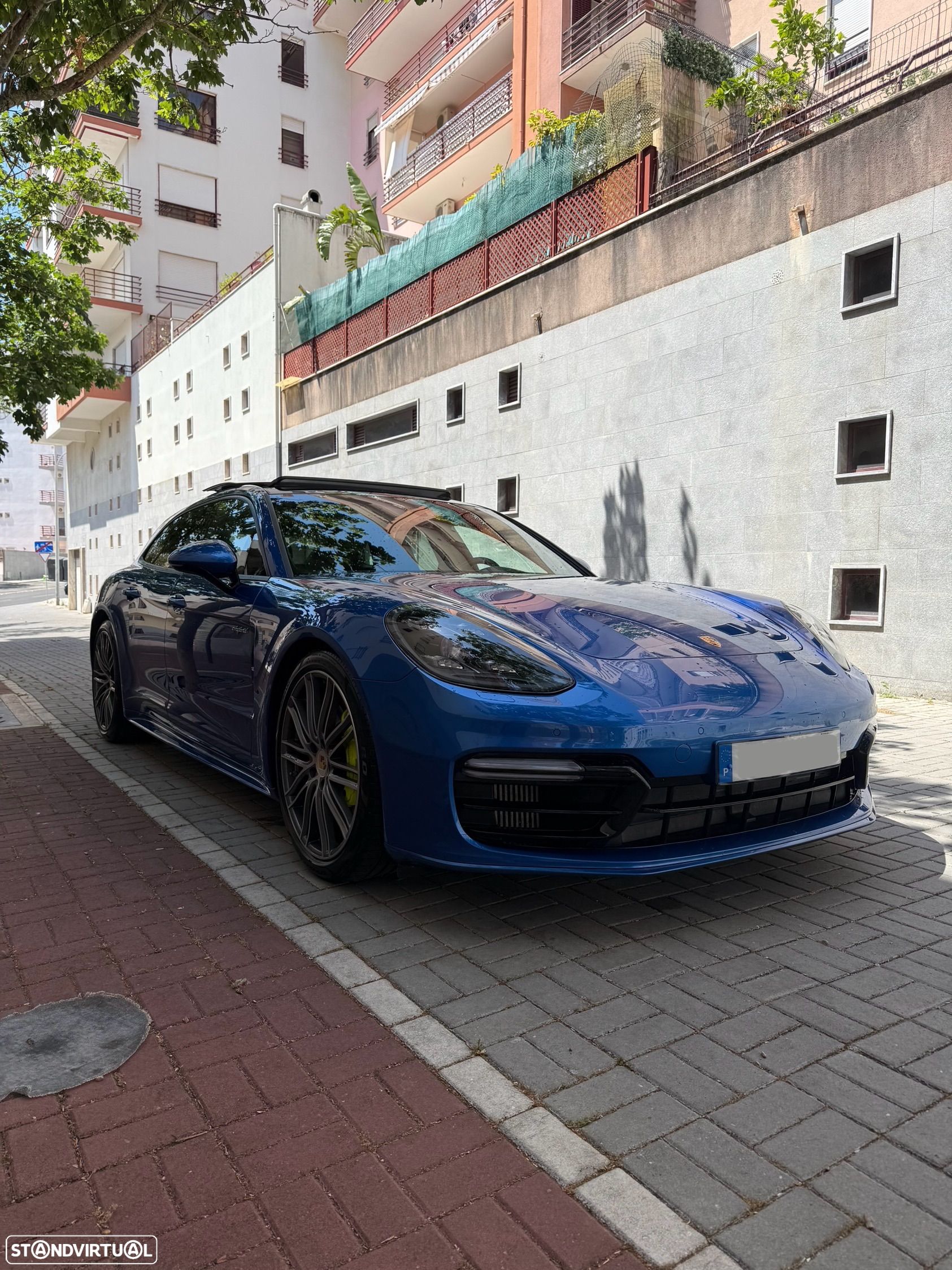 Porsche Panamera Sport Turismo 4 E-Hybrid - 1