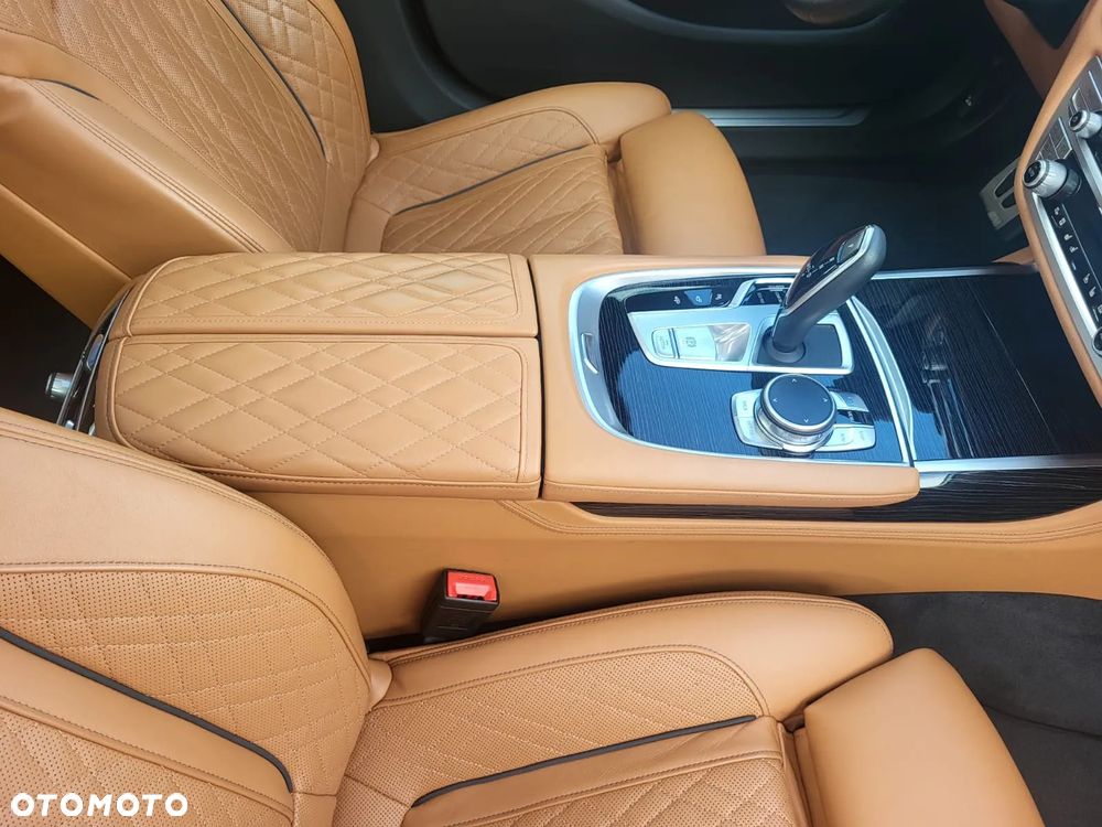 BMW Seria 7 750i xDrive - 15