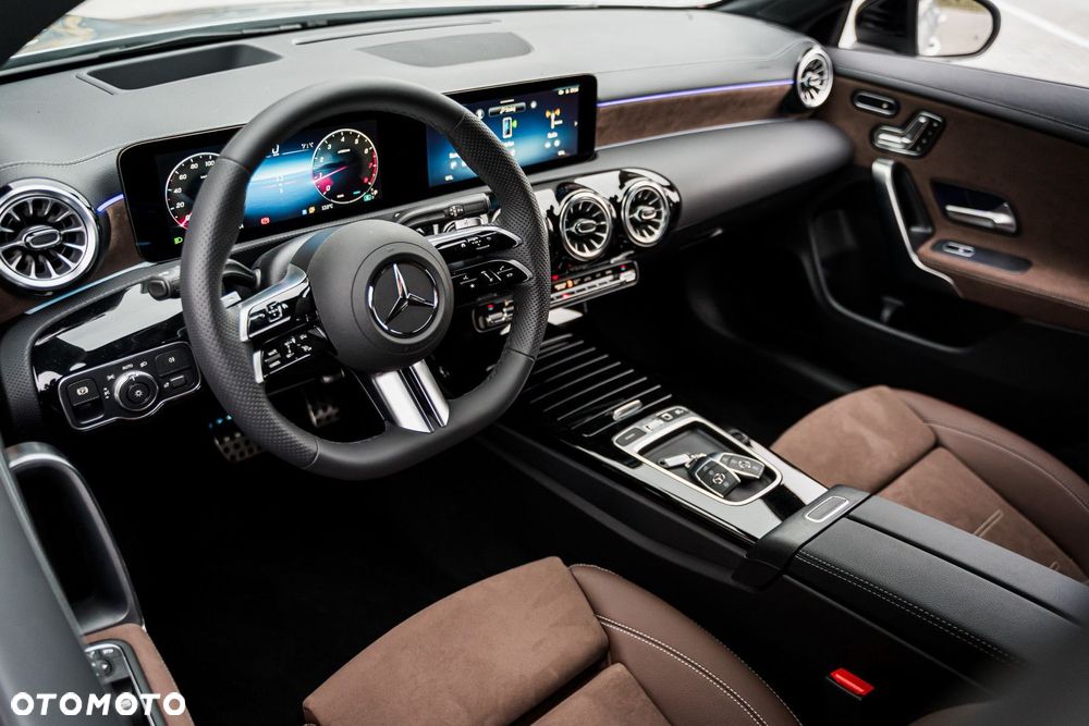 Mercedes-Benz CLA - 16