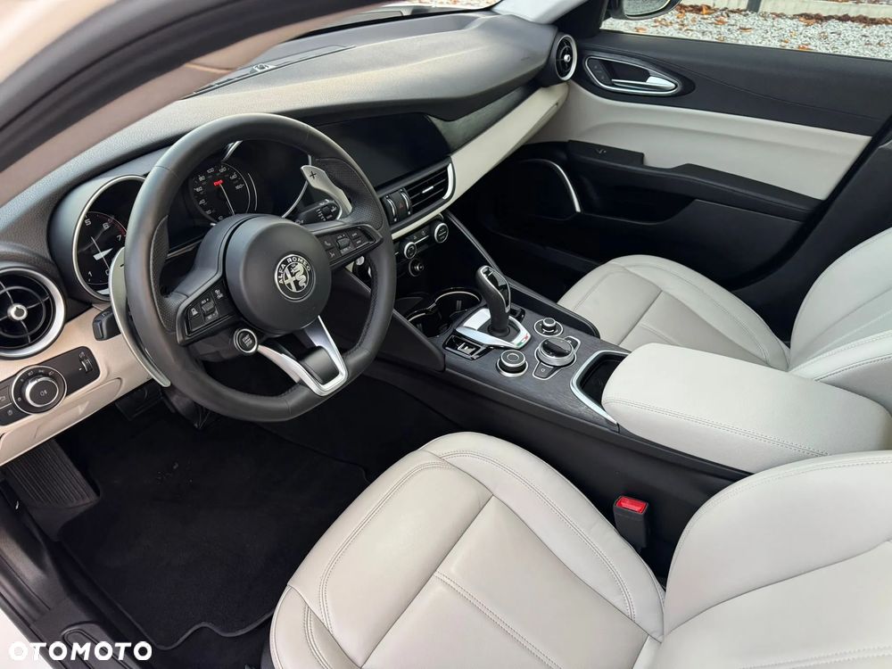 Alfa Romeo Giulia 2.0 Turbo 16V AT8 6C Villa dEste - 9