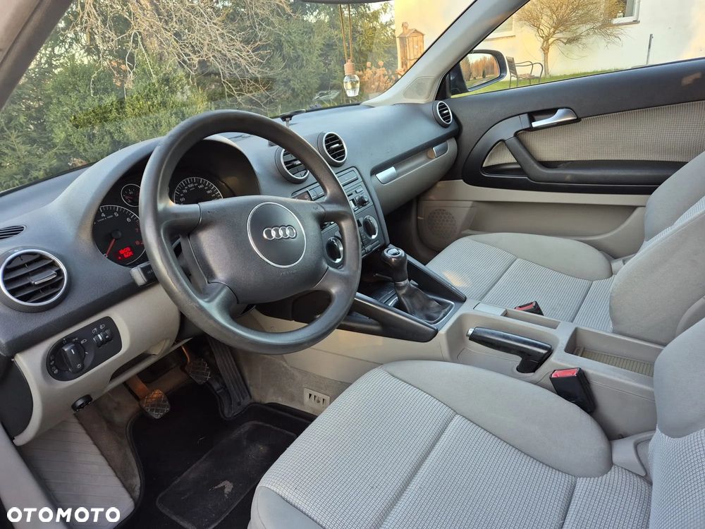 Audi A3 3-drzwiowe 1.6 Ambiente - 10