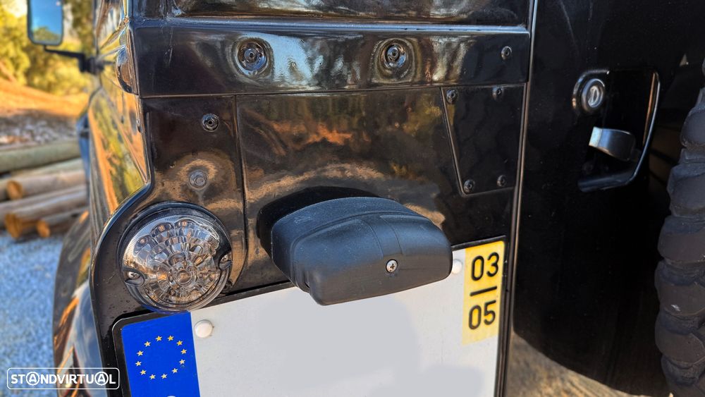 Land Rover Defender 90 2.5 TD5 Metal Top - 24