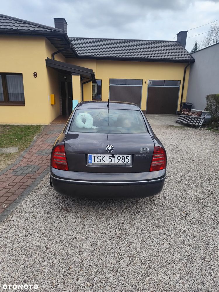 Skoda Superb 2.0 TDI DPF Elegance - 6