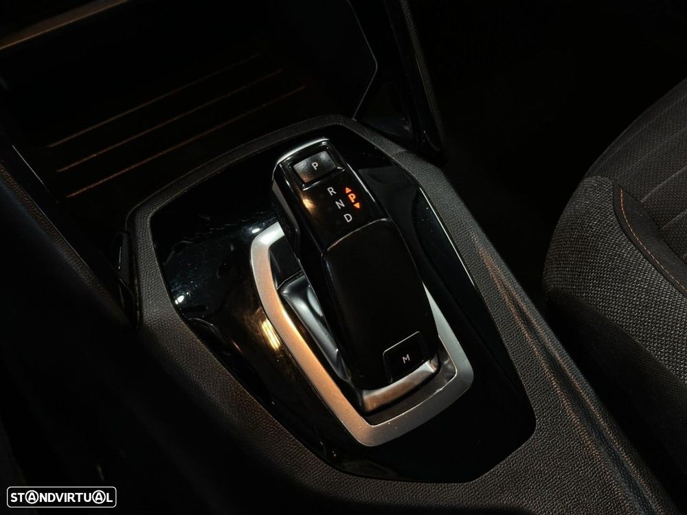 Peugeot 2008 1.2 PureTech Allure Pack EAT8 - 17