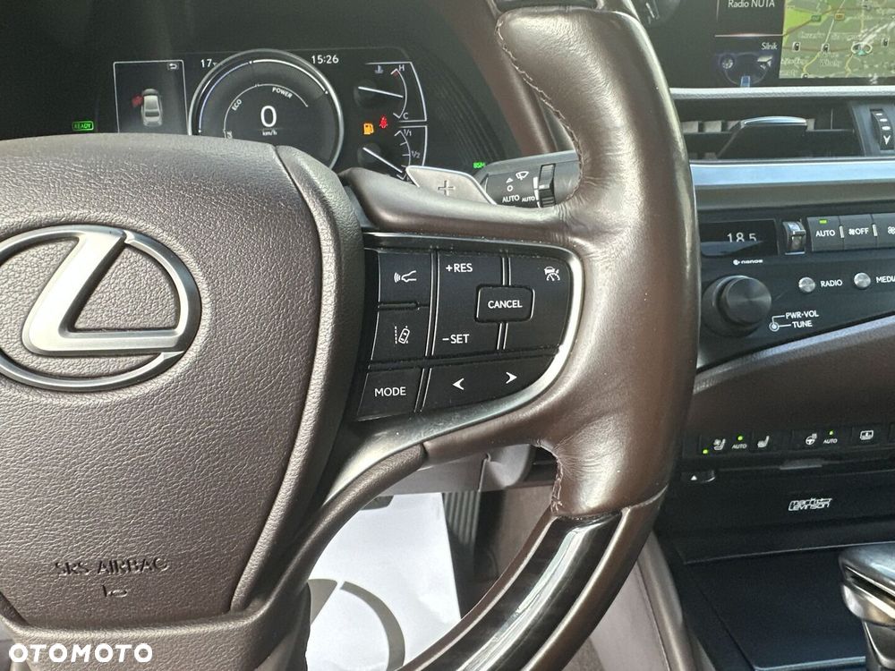 Lexus ES 300h Prestige - 17