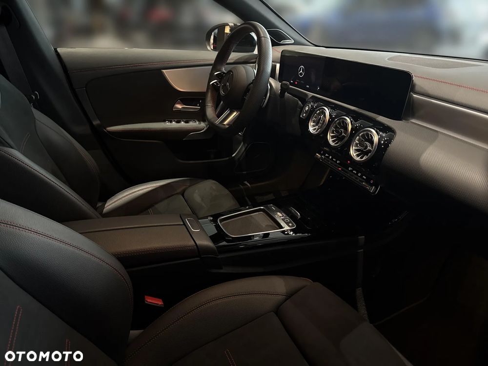 Mercedes-Benz CLA 200 d AMG Line 8G-DCT - 12