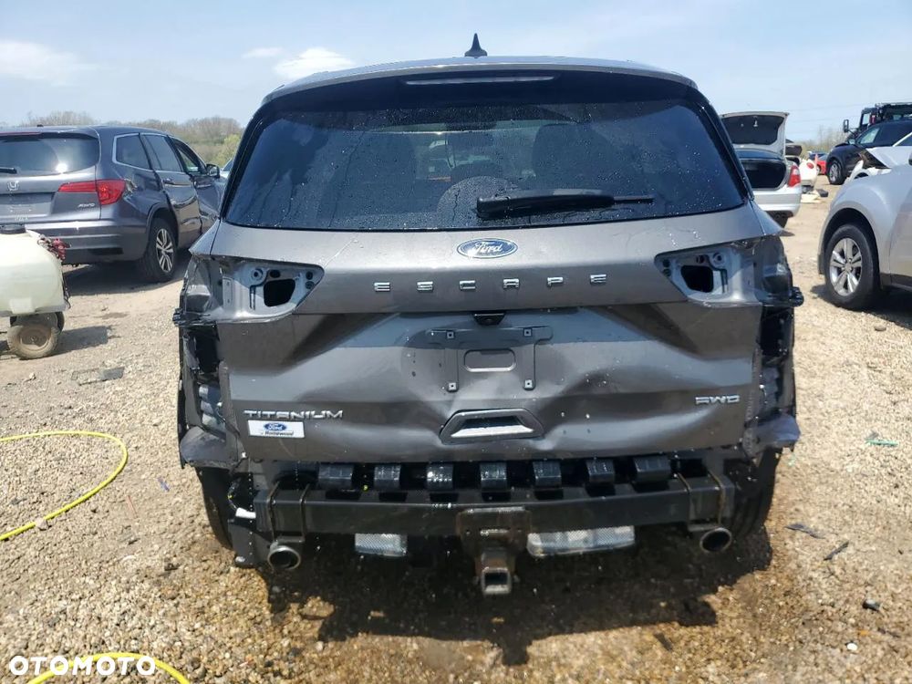 Ford Escape 2.0 EcoBoost AWD Titanium - 9