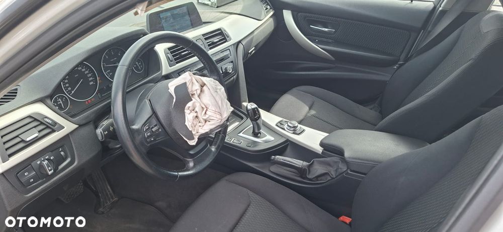 BMW Seria 3 320d xDrive - 10