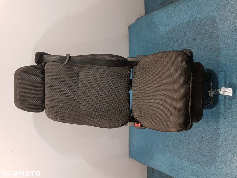 RENAULT ILIADE FOTEL KIEROWCY. - 1