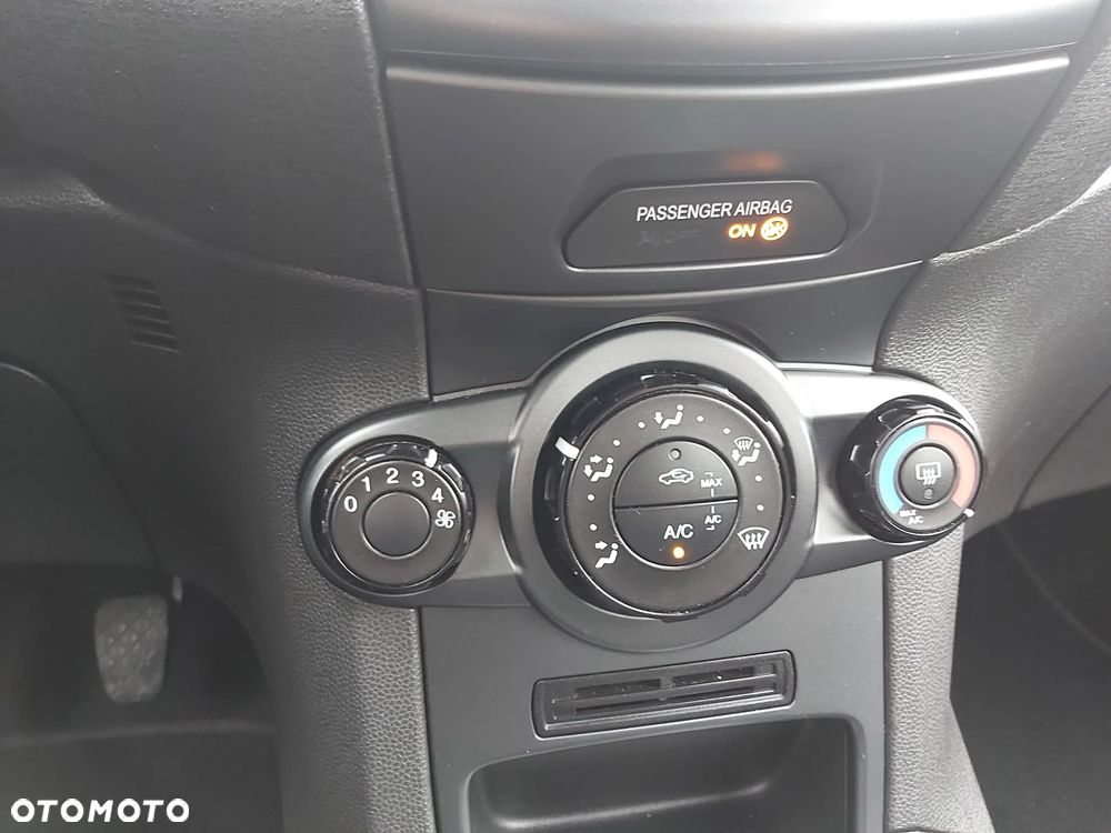 Ford Fiesta 1.5 TDCi Ambiente - 28