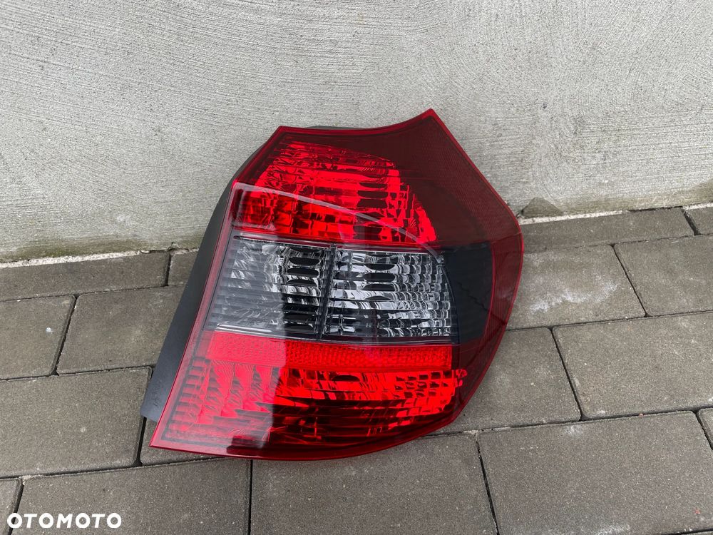 LAMPA TYLNA PRAWA BMW1 E81, E87  2004-2007 - NOWA - 1