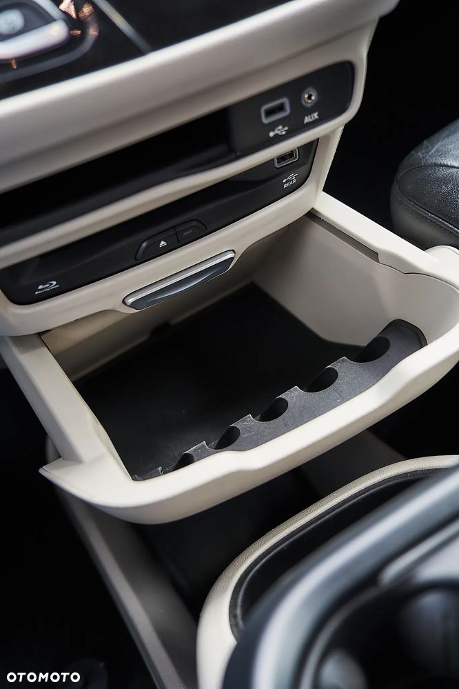 Chrysler Pacifica - 39