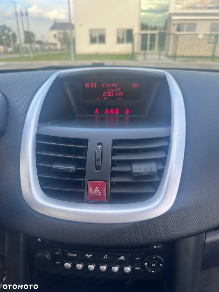 Peugeot 207 - 8