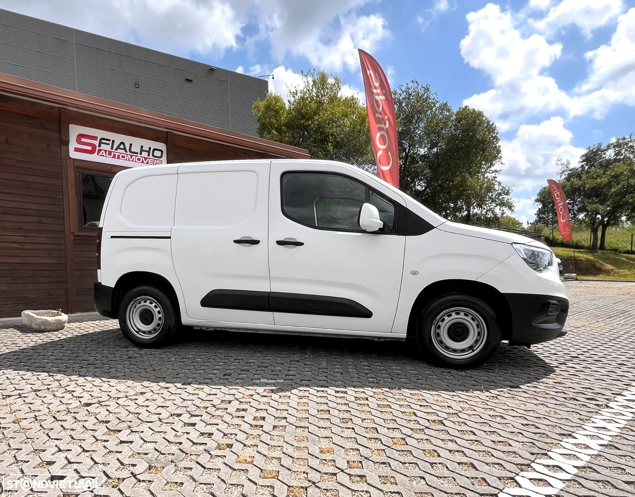 Opel Combo 1.5 CDTI Enjoy 3 lug. Ecrã táctil - 12