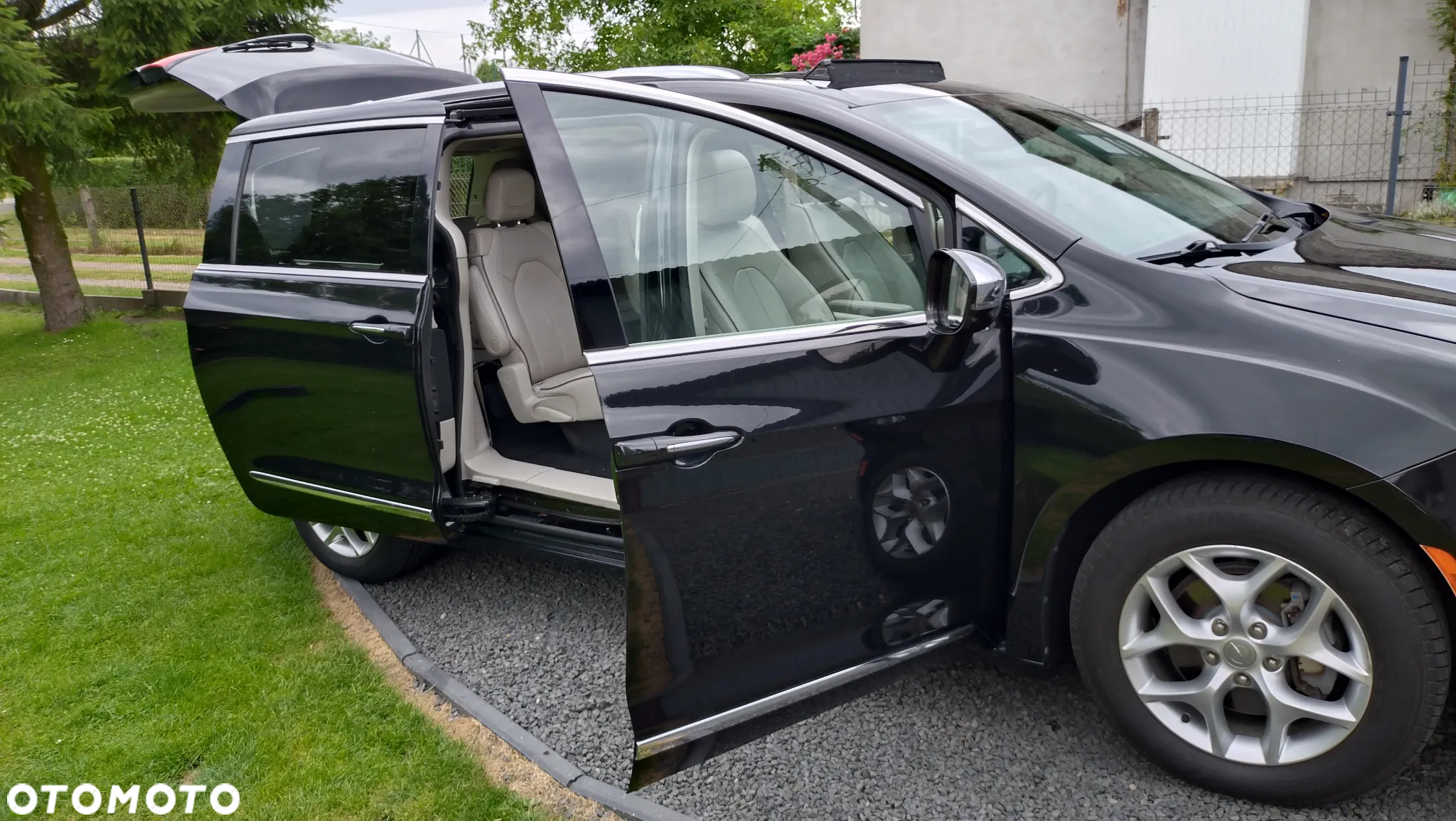 Chrysler Pacifica - 20
