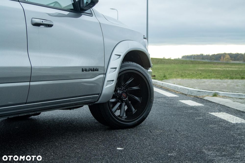 RAM 1500 5.7 Crew Cab Shortbed Laramie Black - 34