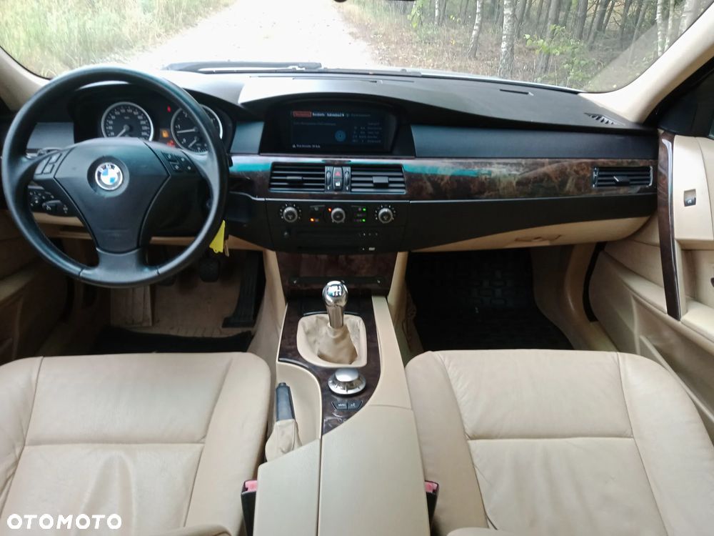 BMW Seria 5 525d Touring Edition Lifestyle - 9