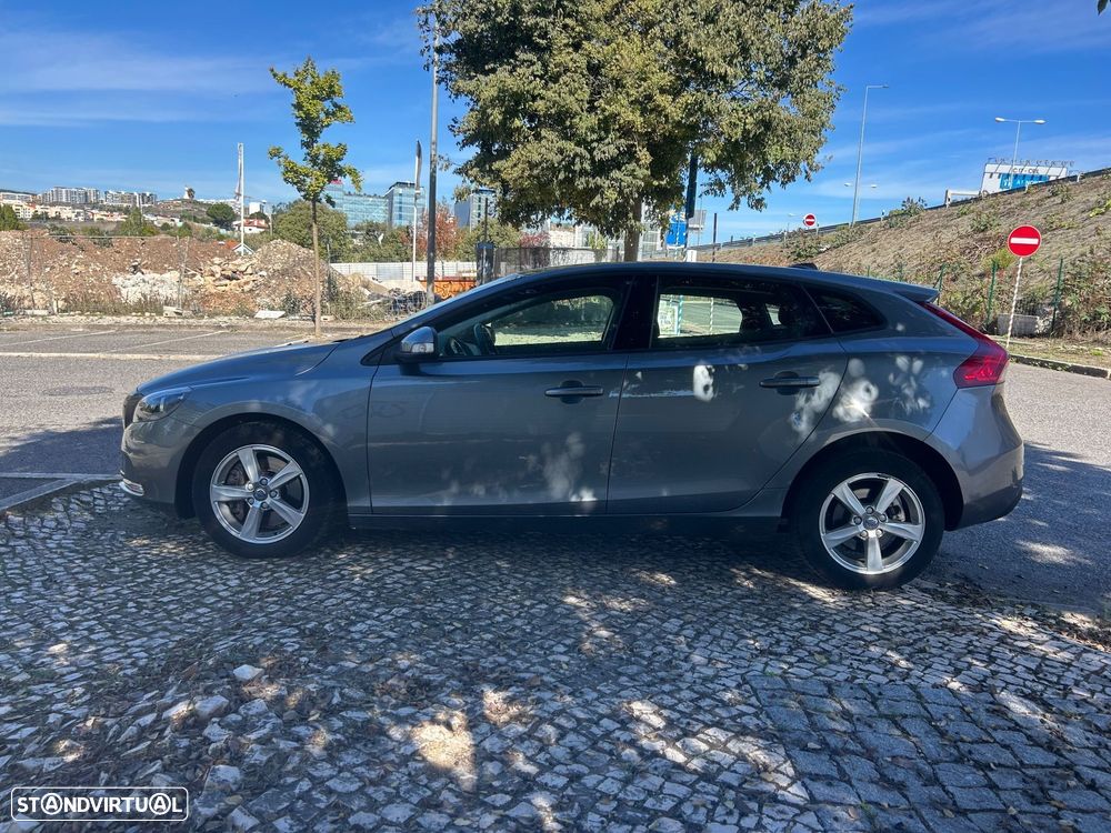 Volvo V40 2.0 D2 Momentum Geartronic - 11