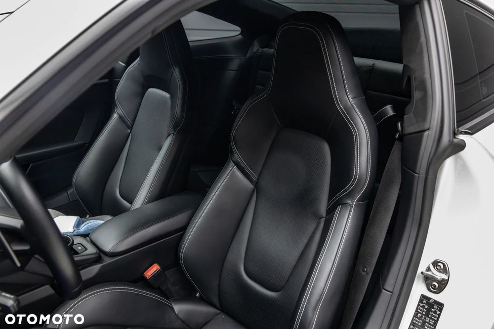 Porsche 911 Carrera 4 PDK - 17
