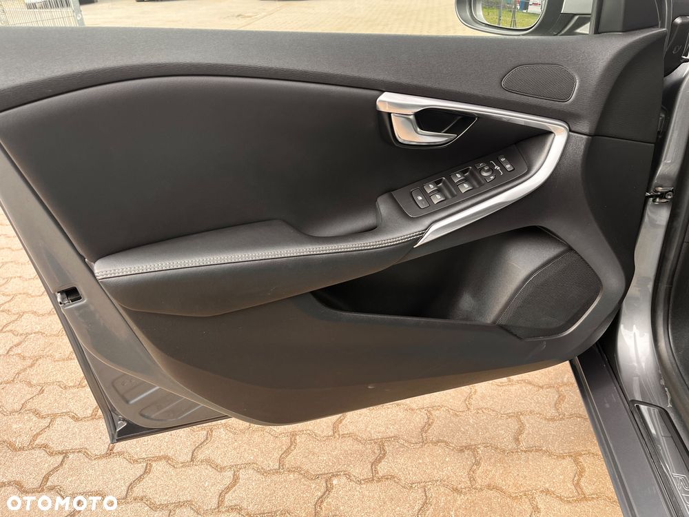 Volvo V40 T3 Geartronic RDesign - 24