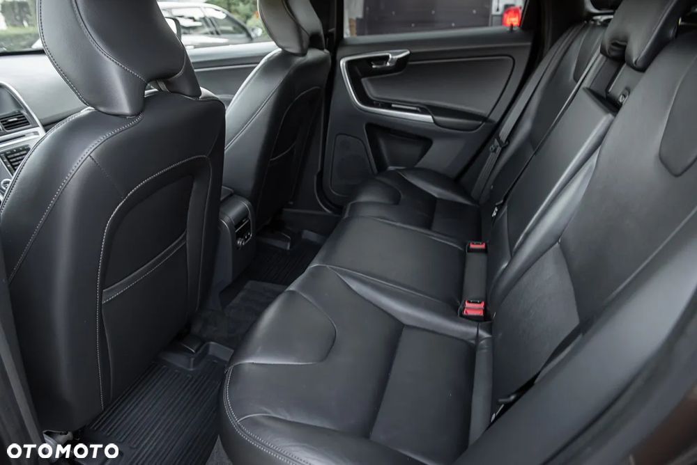 Volvo XC 60 D4 AWD Geartronic Momentum - 28